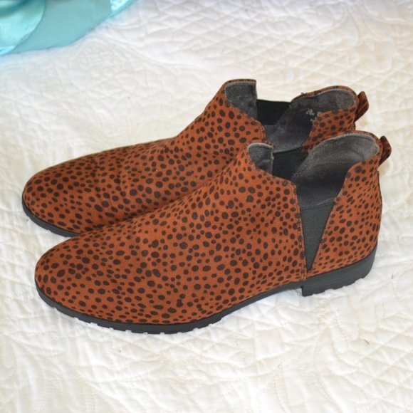 Dr. Scholl's Lugged Sole Cushioned Insole Chelsea Boots - Picture 1 of 3